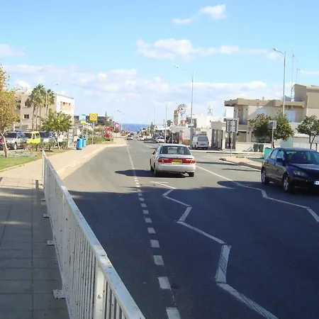 Lucky 5 アパート パラリムニ